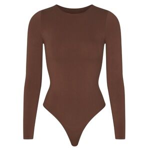 SKIMS Essential Crew Neck Long Sleeve Bodysuit
